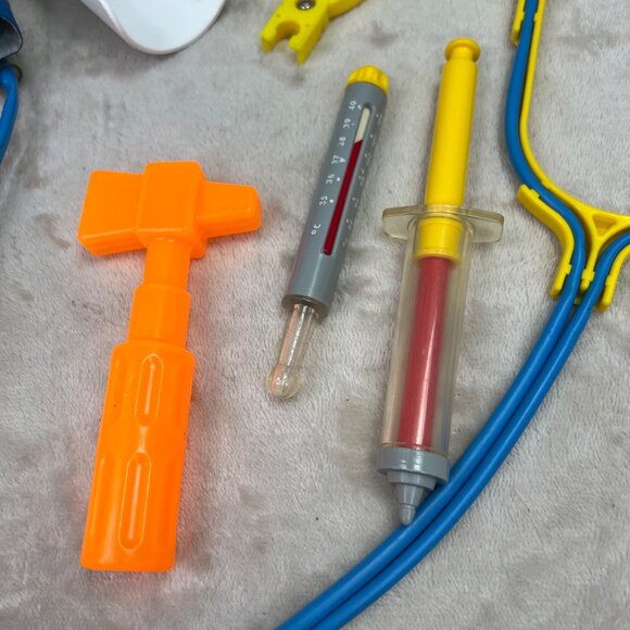 Vintage 1980s Fisher Price Doctor Kit Set 7 Pc Stethoscope Cast Pressure Pretend - Picture 6 of 8